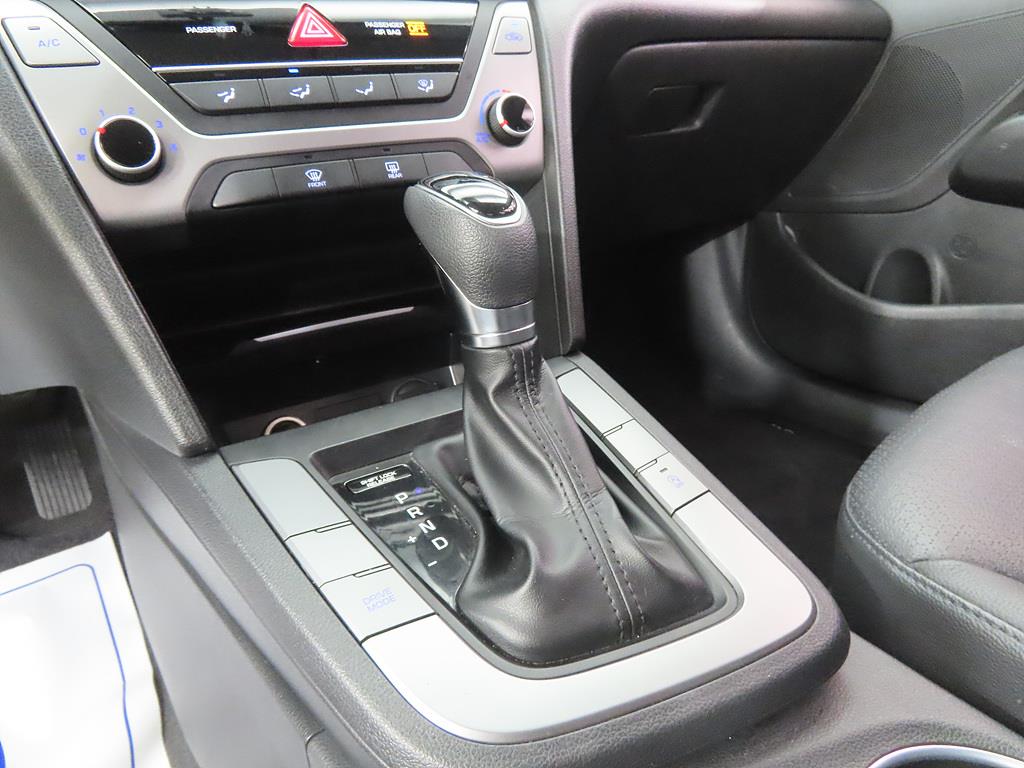 HYUNDAI Avante - Vista 11