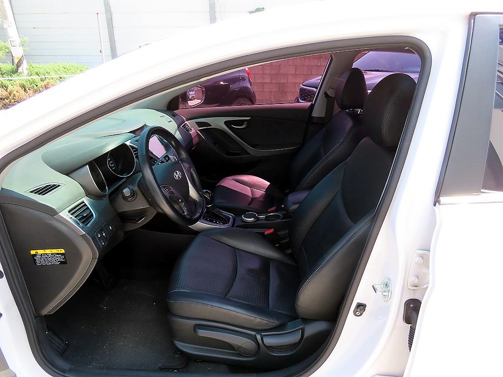 HYUNDAI Avante - Vista 5