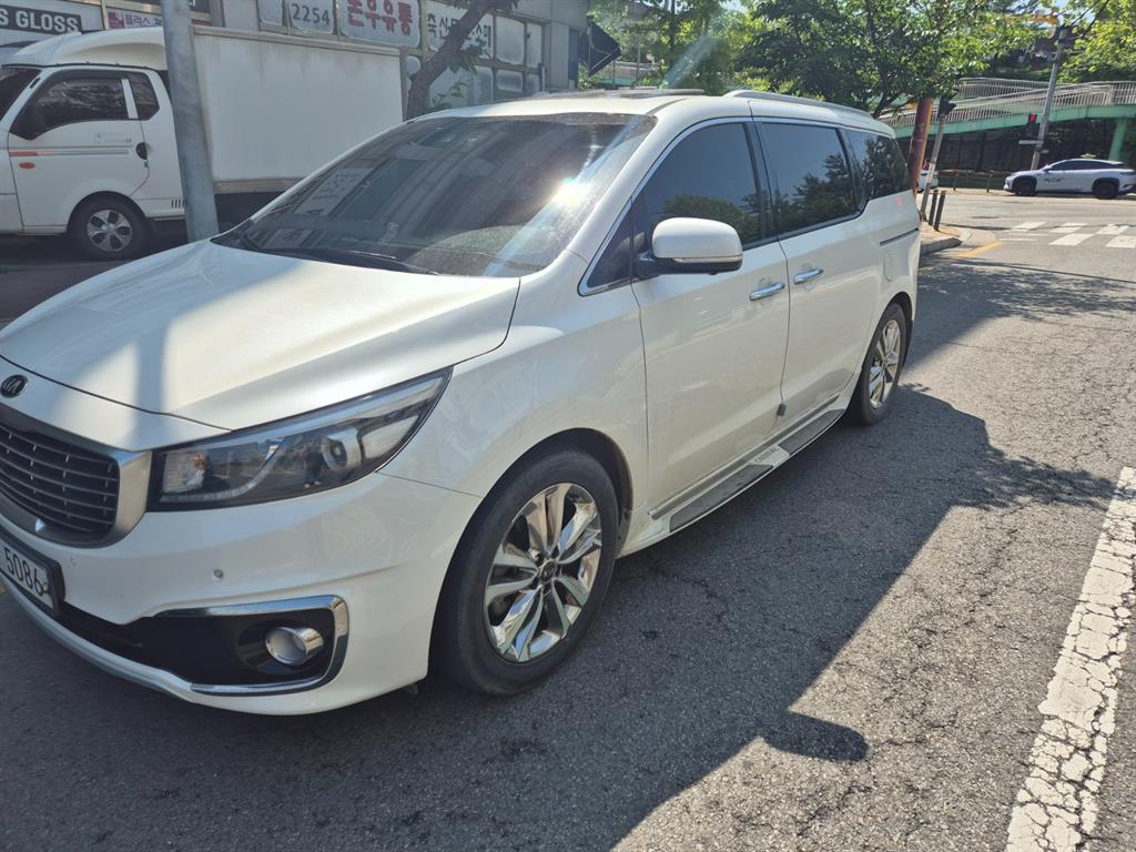 KIA Carnival - Vista 2