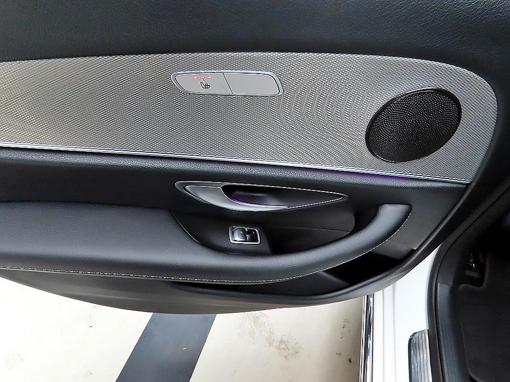 Mercedes Benz E class - Vista 12