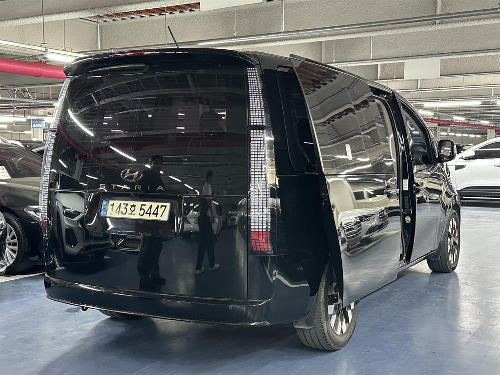 HYUNDAI Staria - Vista 2