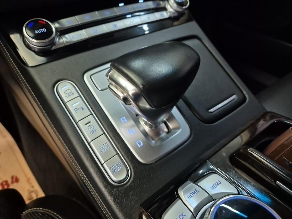 Genesis G90 - Vista 8