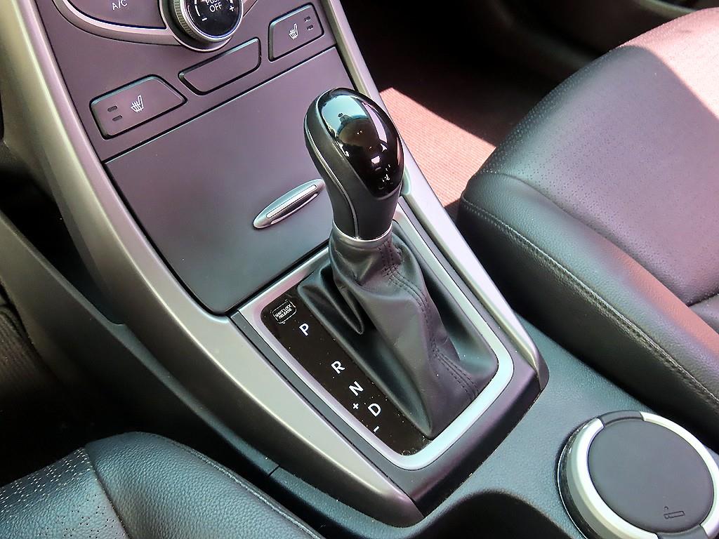 HYUNDAI Avante - Vista 10
