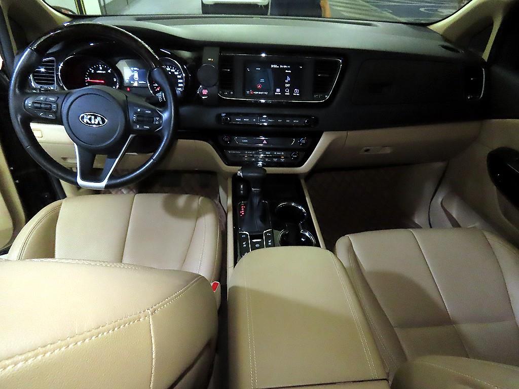 KIA Carnival - Vista 10