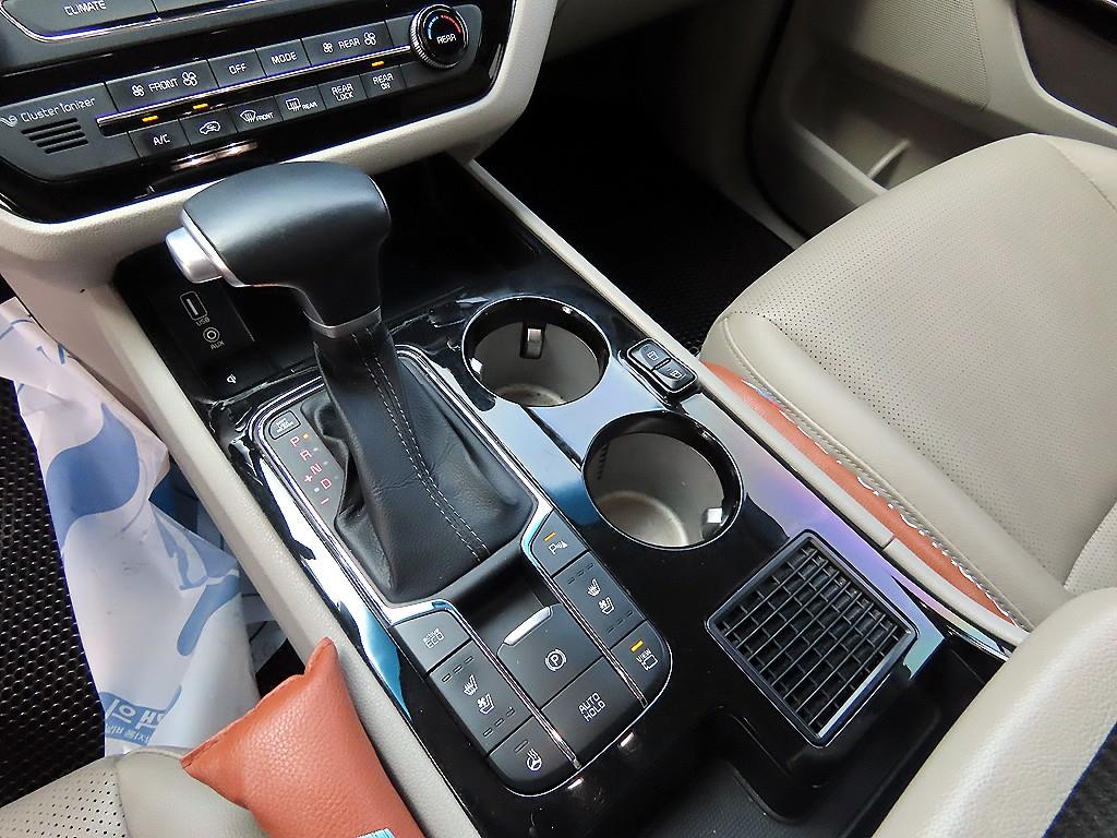 KIA Carnival - Vista 11