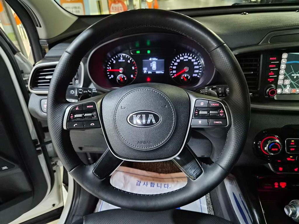 KIA Sorento - Vista 8