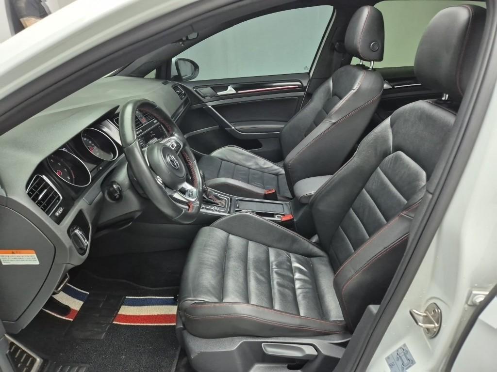 Volkswagen Golf - Vista 11
