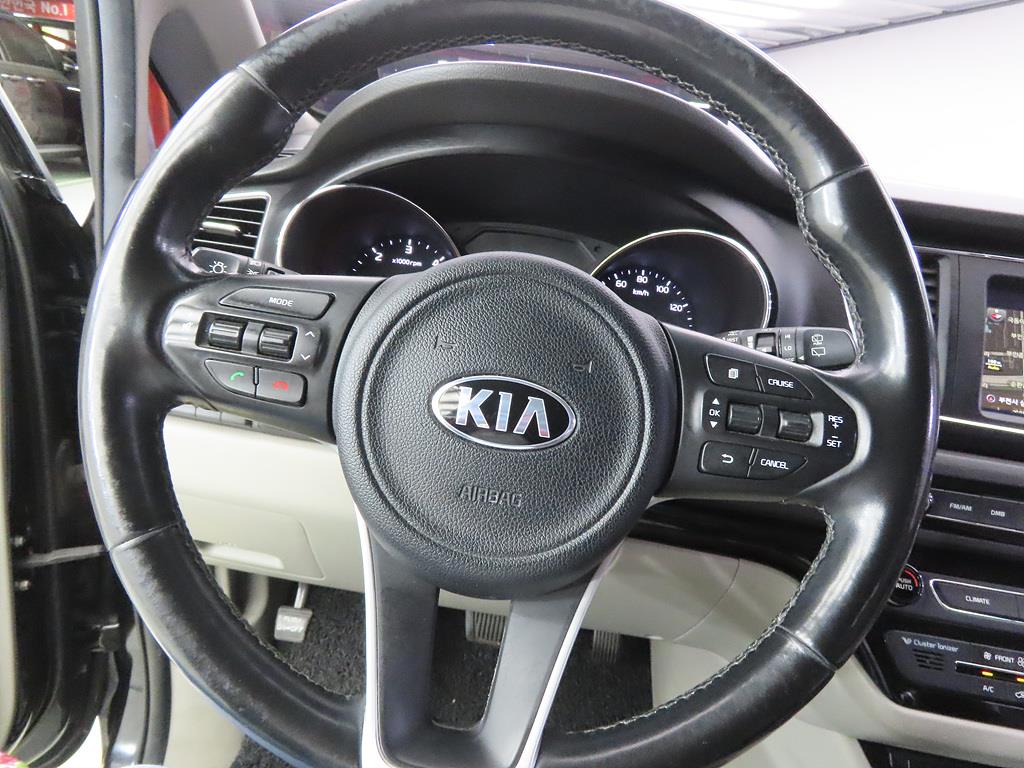 KIA Carnival - Vista 8