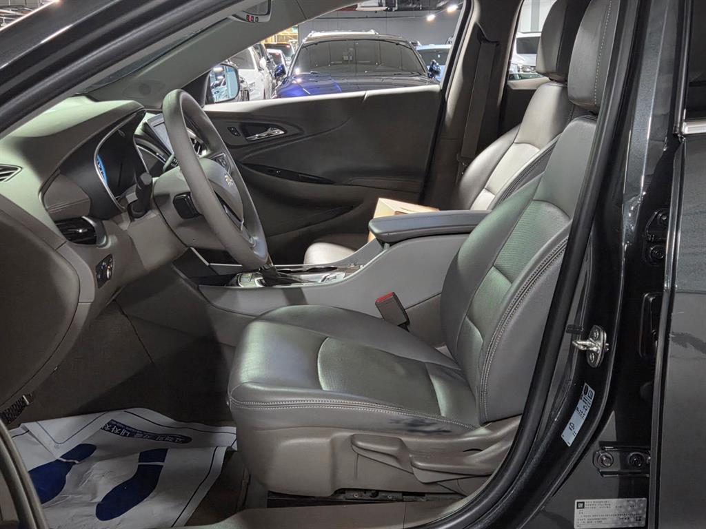 Chevrolet Malibu - Vista 10