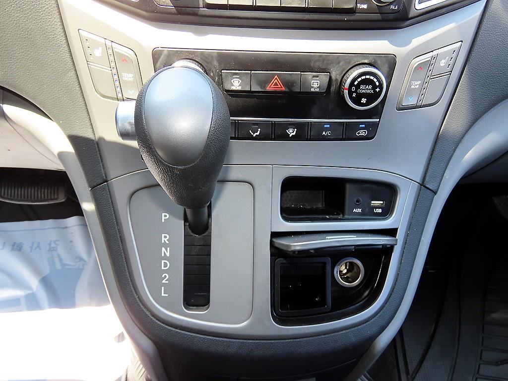 HYUNDAI Starex - Vista 10