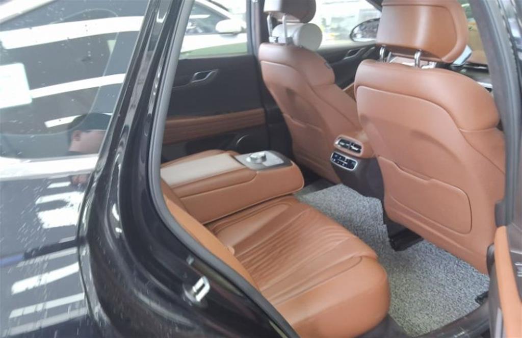 Genesis G80 - Vista 10