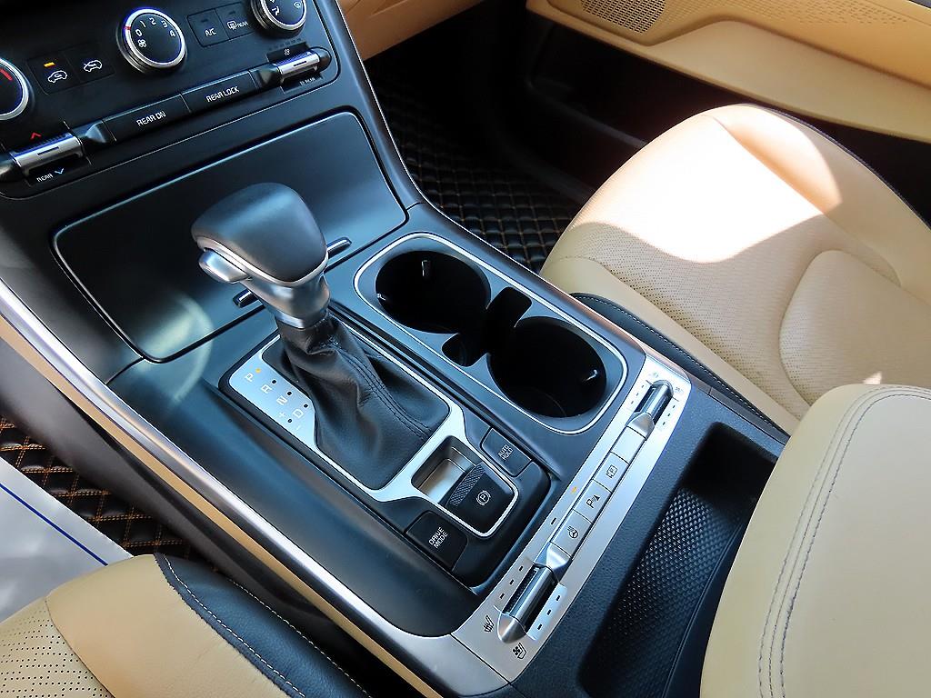 KIA Carnival - Vista 11