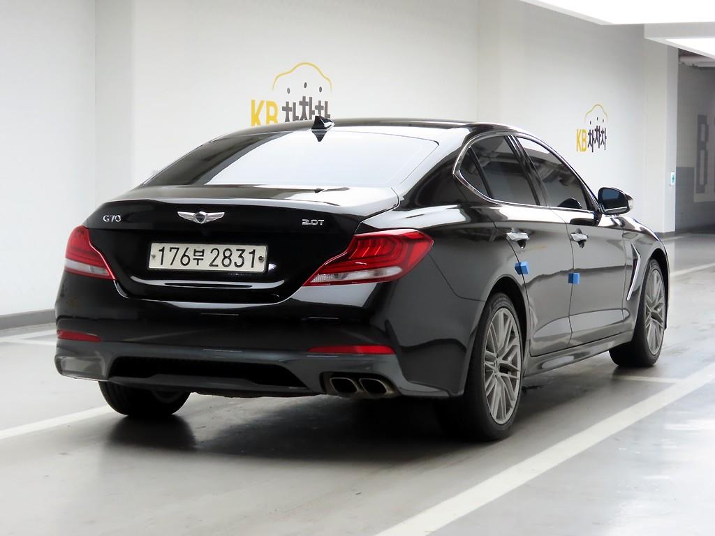 Genesis G70 - Vista 4