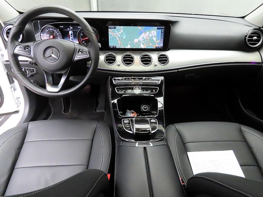 Mercedes Benz E class - Vista 7