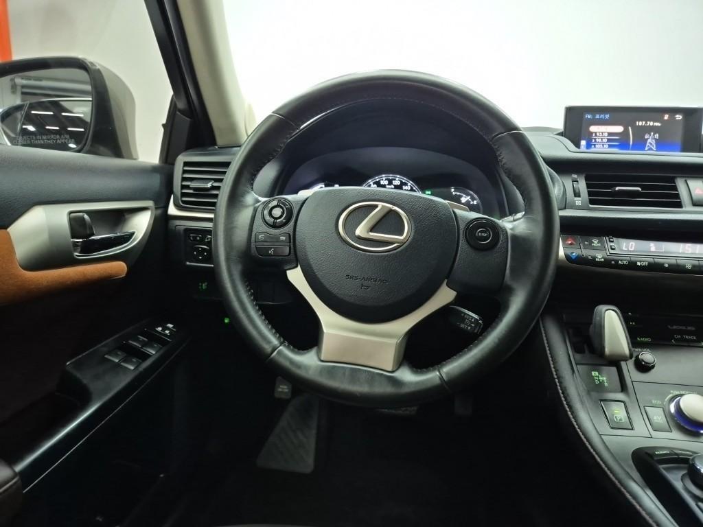 Lexus CT - Vista 9