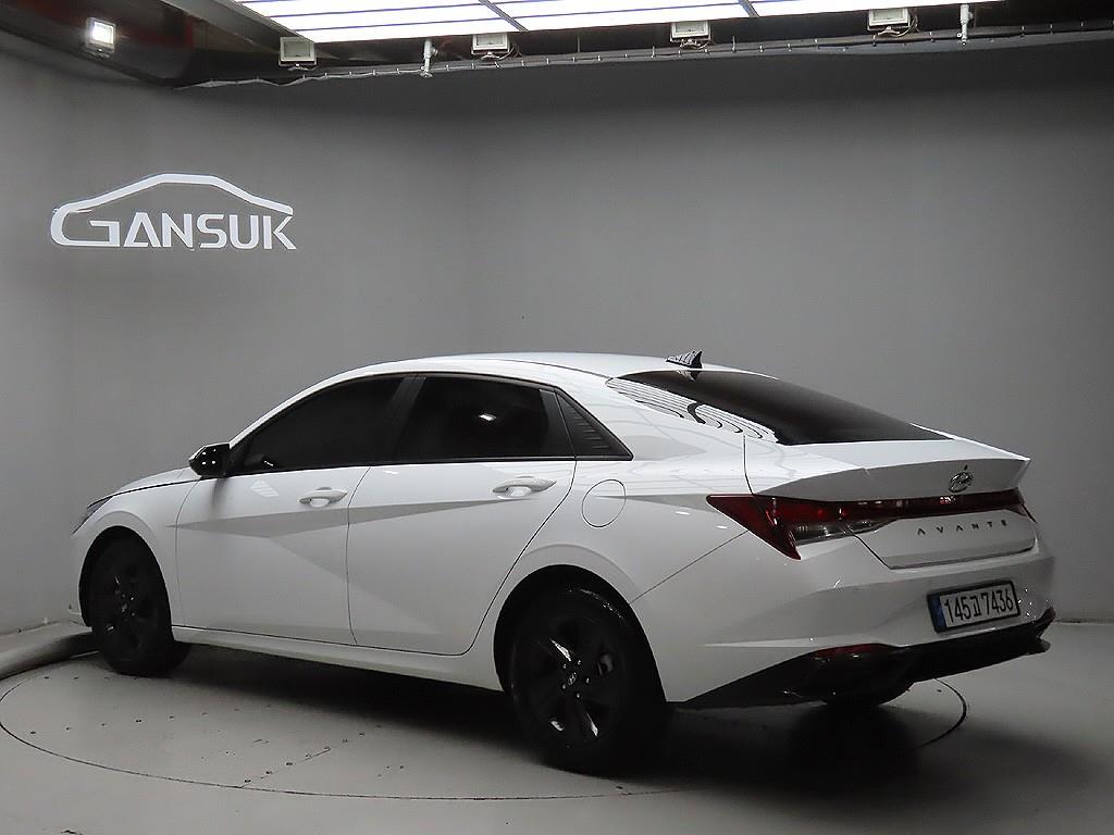 HYUNDAI Avante - Vista 5