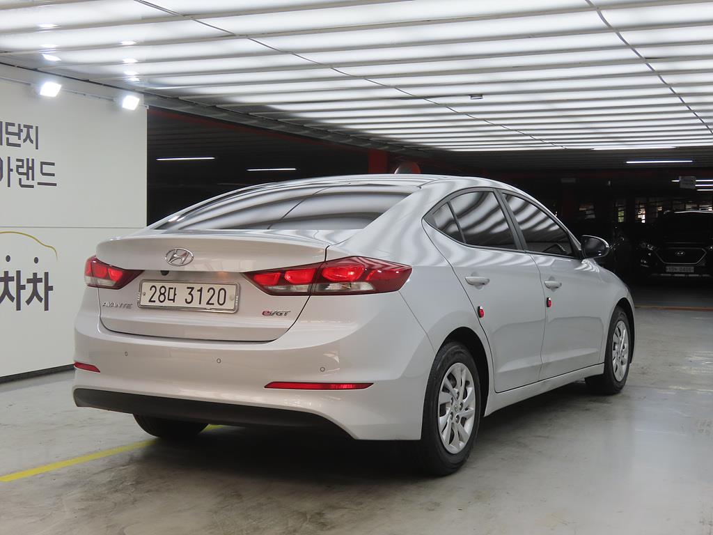 HYUNDAI Avante - Vista 4