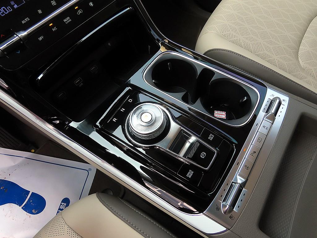 KIA Carnival - Vista 11