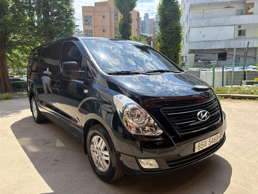 HYUNDAI Starex 2018 Negro - Importación desde Corea - HF Imports Iquique - Foto 1
