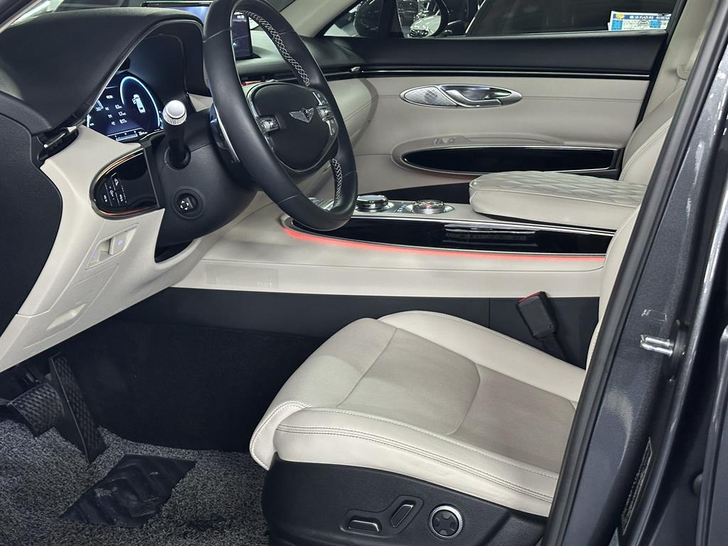 Genesis GV70 - Vista 9