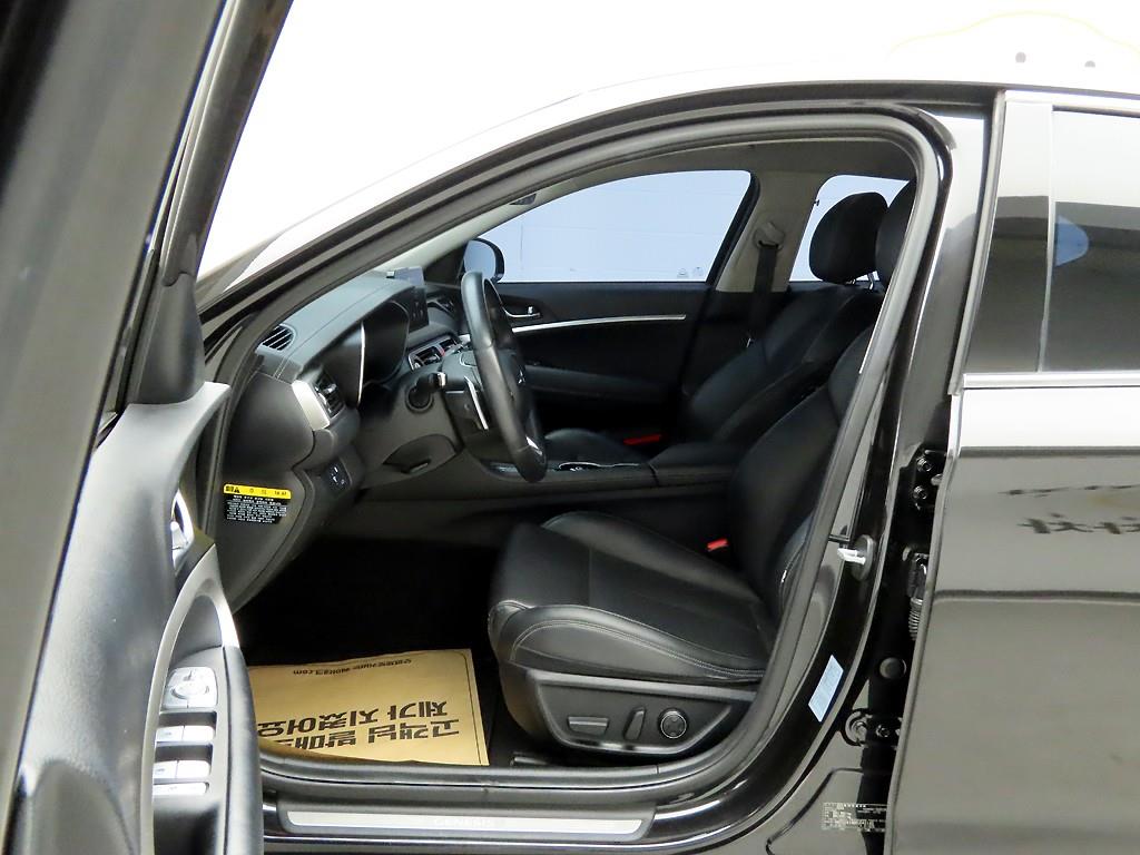 Genesis G70 - Vista 12
