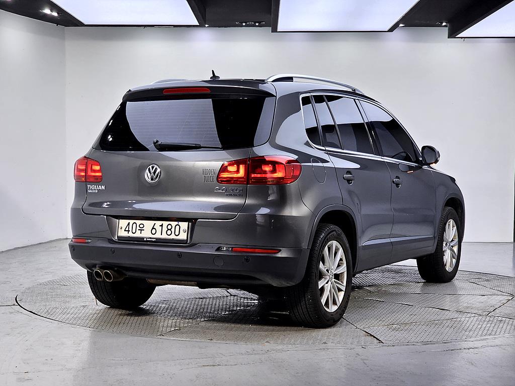 Volkswagen Tiguan - Vista 4