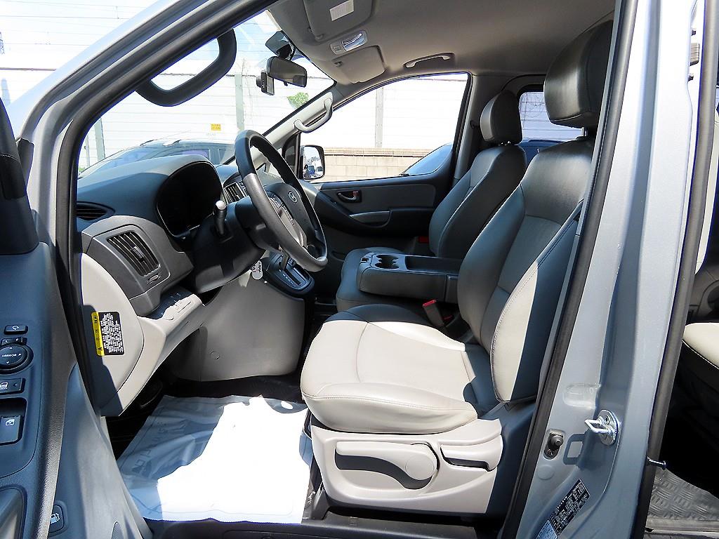 HYUNDAI Starex - Vista 5