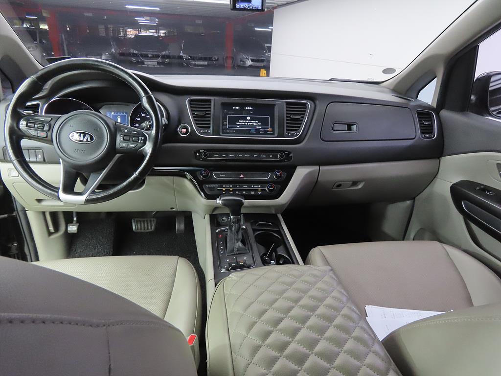 KIA Carnival - Vista 7