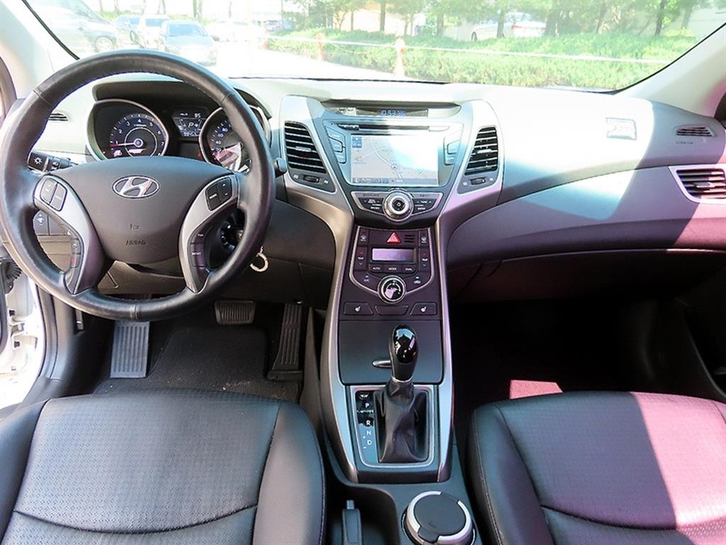 HYUNDAI Avante - Vista 7