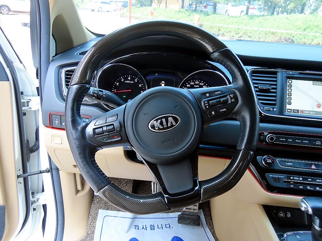 KIA Carnival - Vista 9