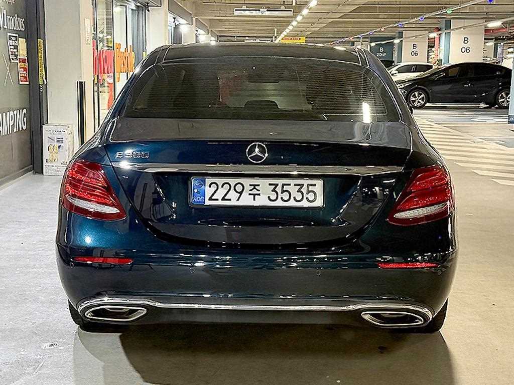 Mercedes Benz E class - Vista 5