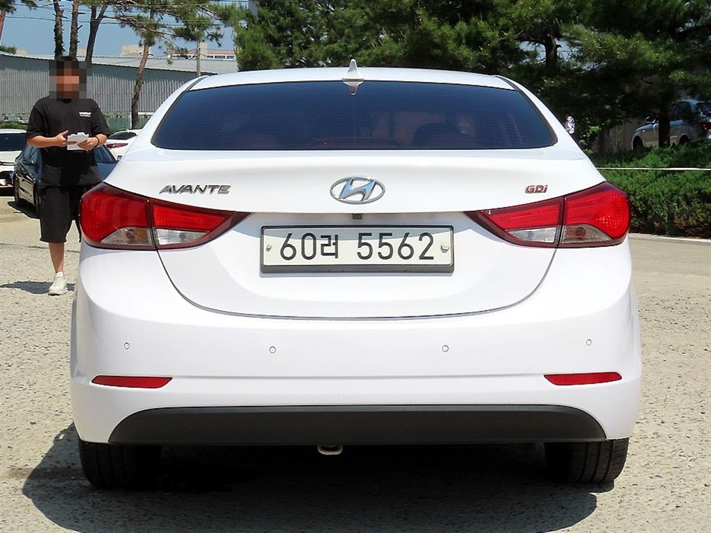 HYUNDAI Avante - Vista 4