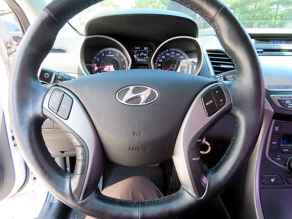 HYUNDAI Avante - Vista 8