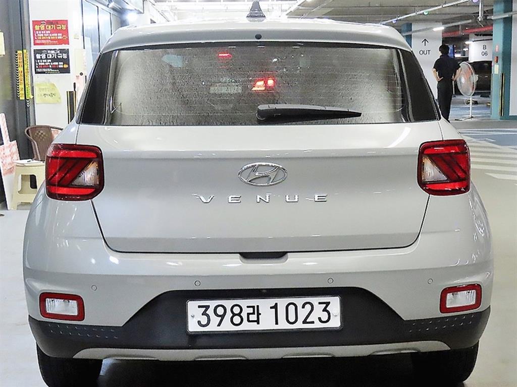 HYUNDAI Venue - Vista 5