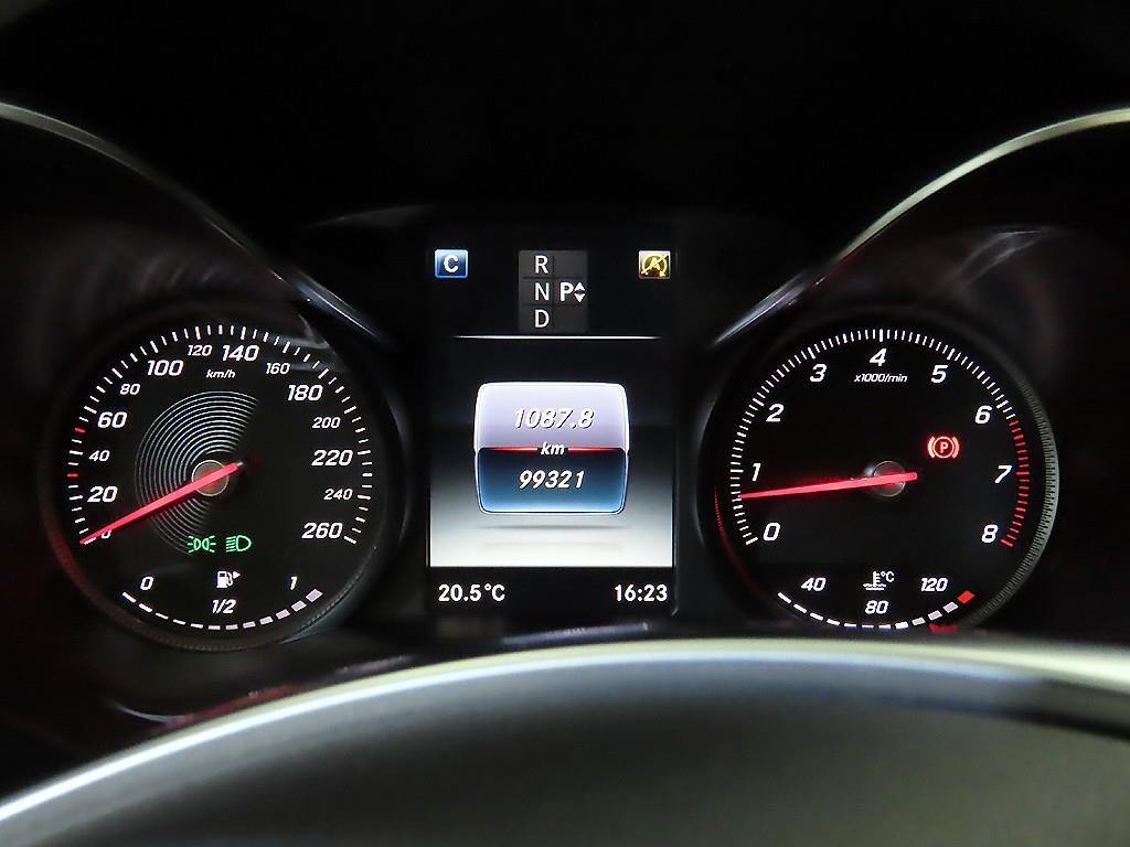 Mercedes Benz C Class - Vista 9