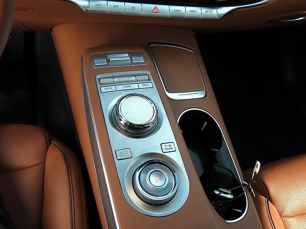 Genesis GV70 - Vista 11