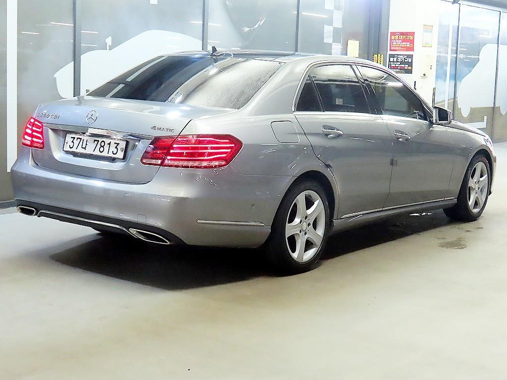 Mercedes Benz E class - Vista 4