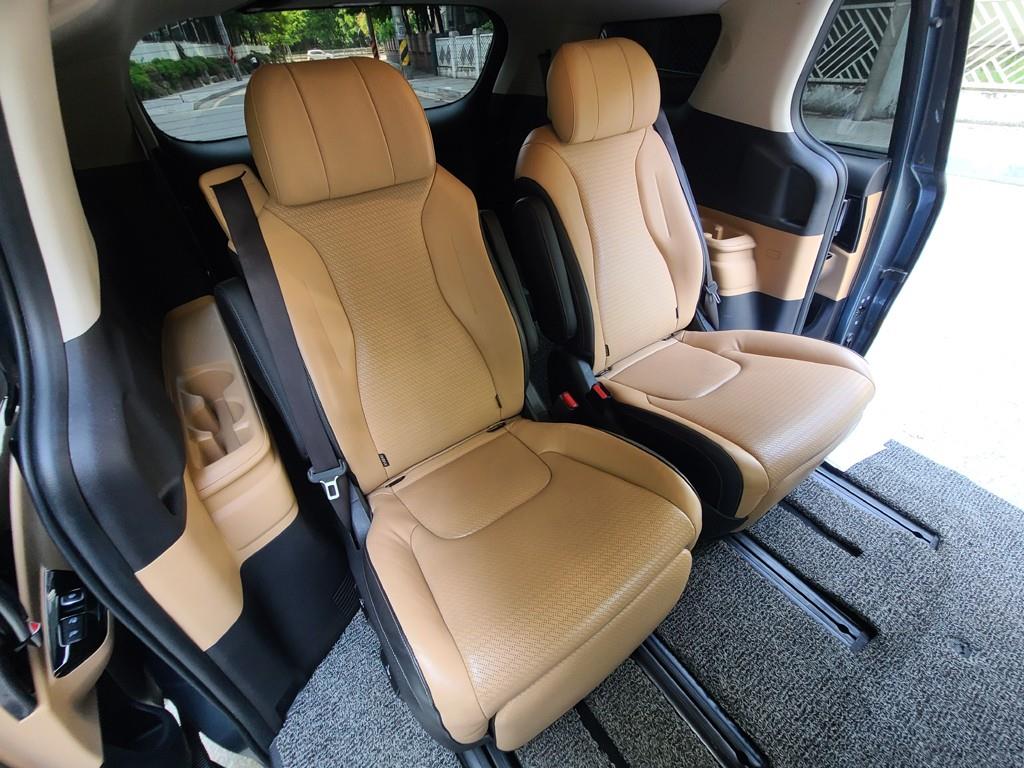 KIA Carnival - Vista 11