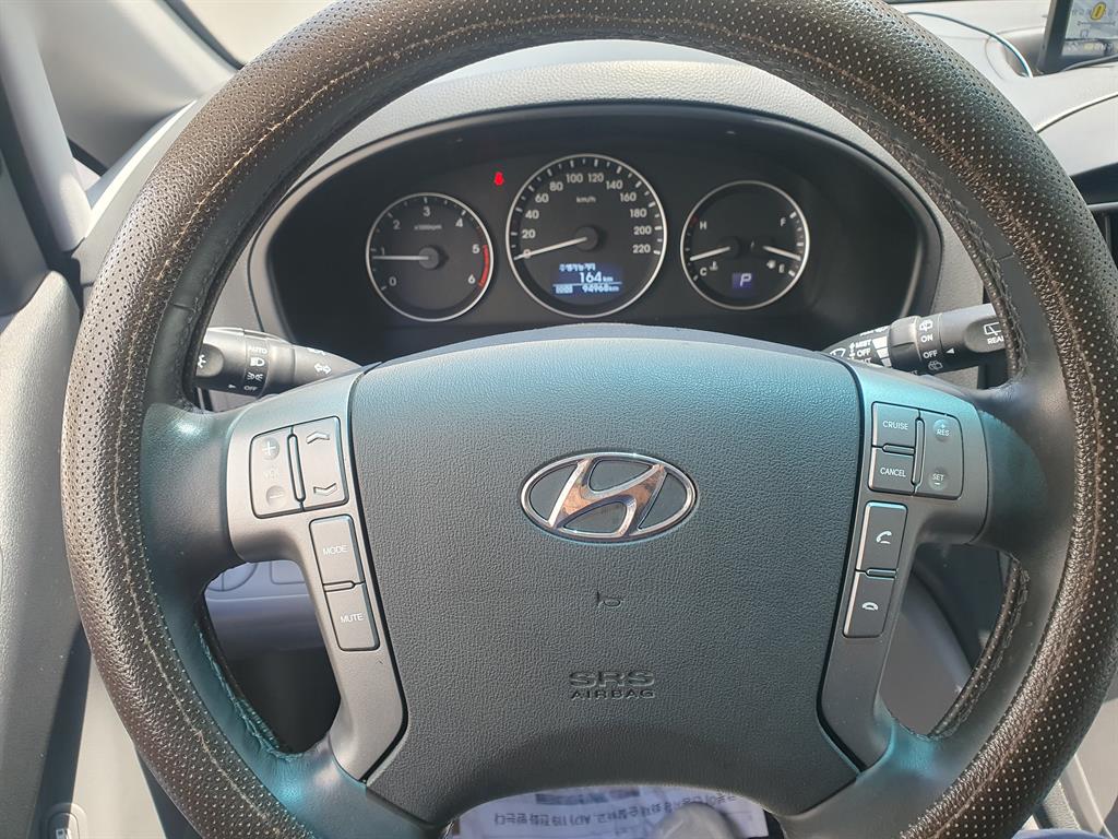 HYUNDAI Starex - Vista 6