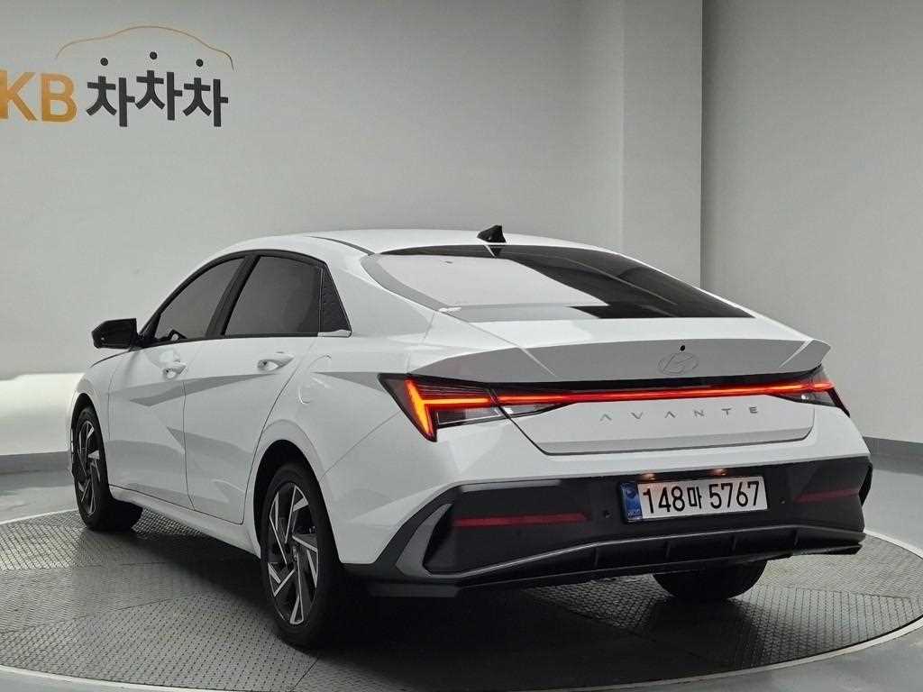 HYUNDAI Avante - Vista 2