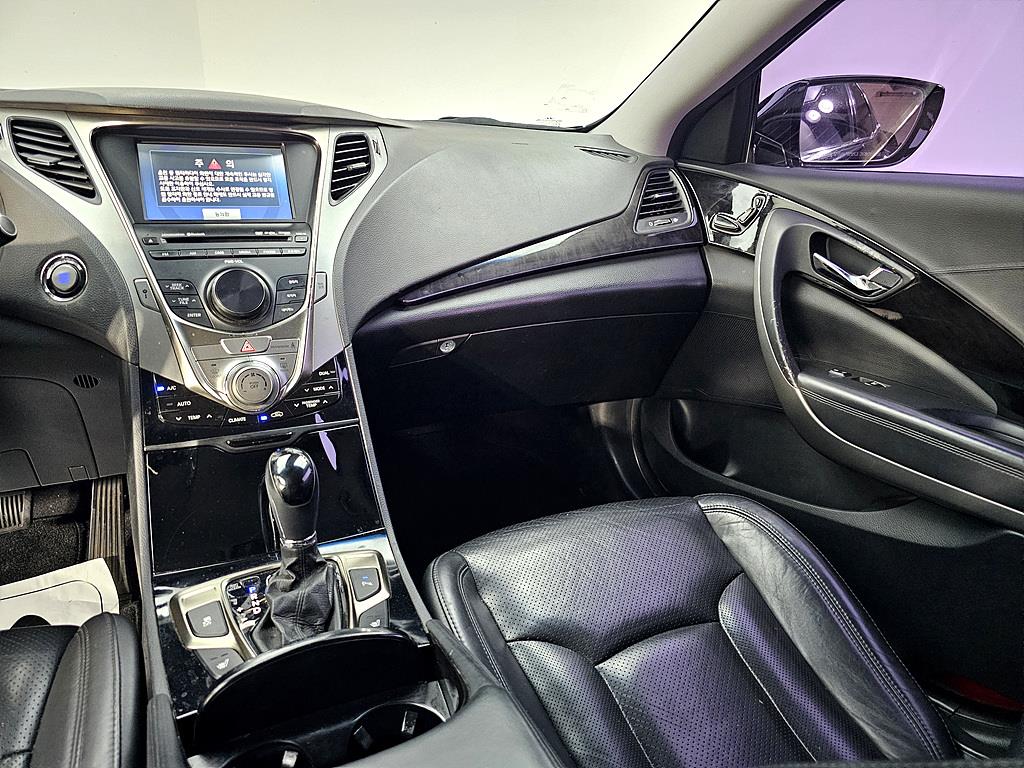HYUNDAI Grandeur - Vista 10