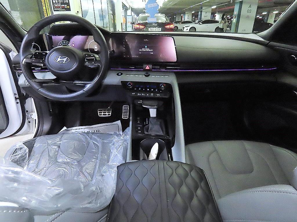 HYUNDAI Avante - Vista 10