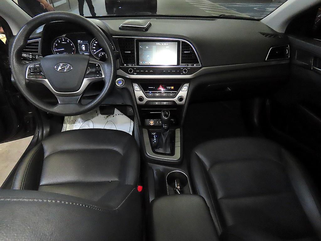 HYUNDAI Avante - Vista 10