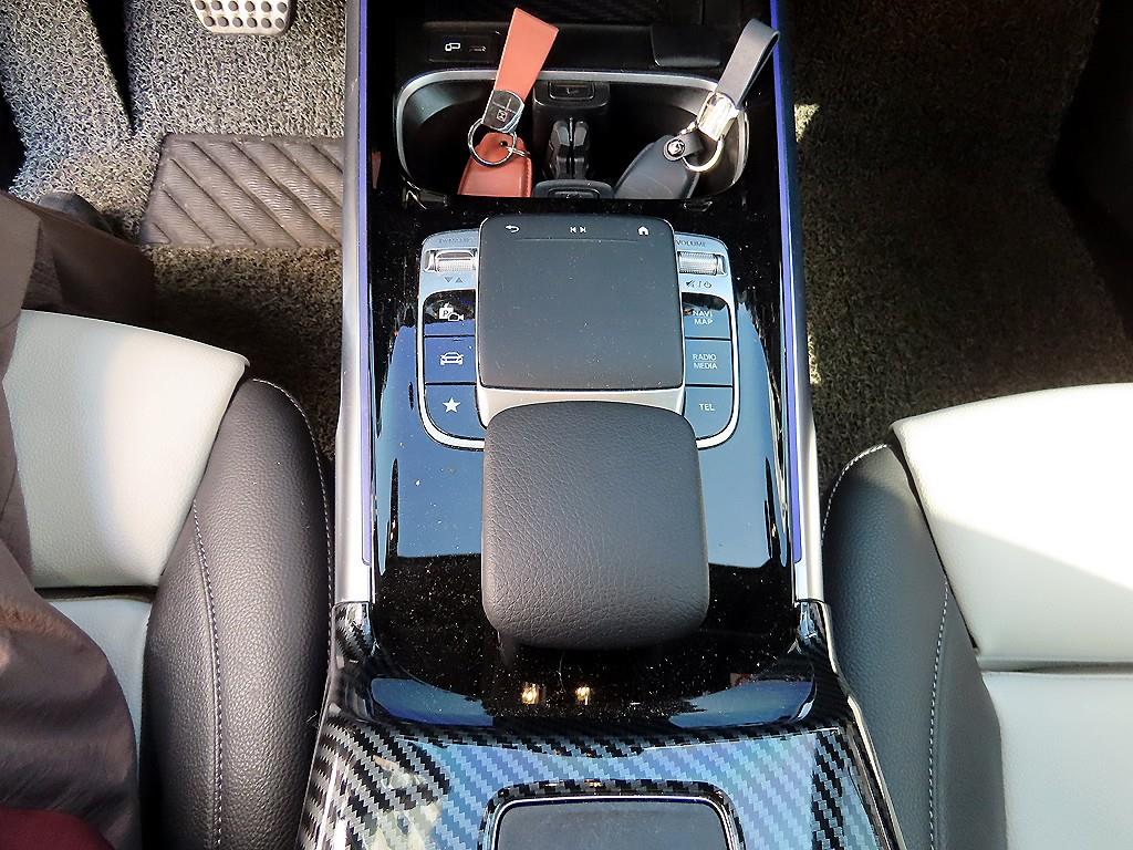 Mercedes Benz GLB Class - Vista 12