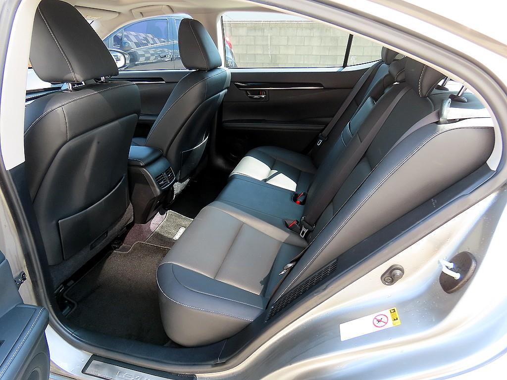 Lexus ES - Vista 6