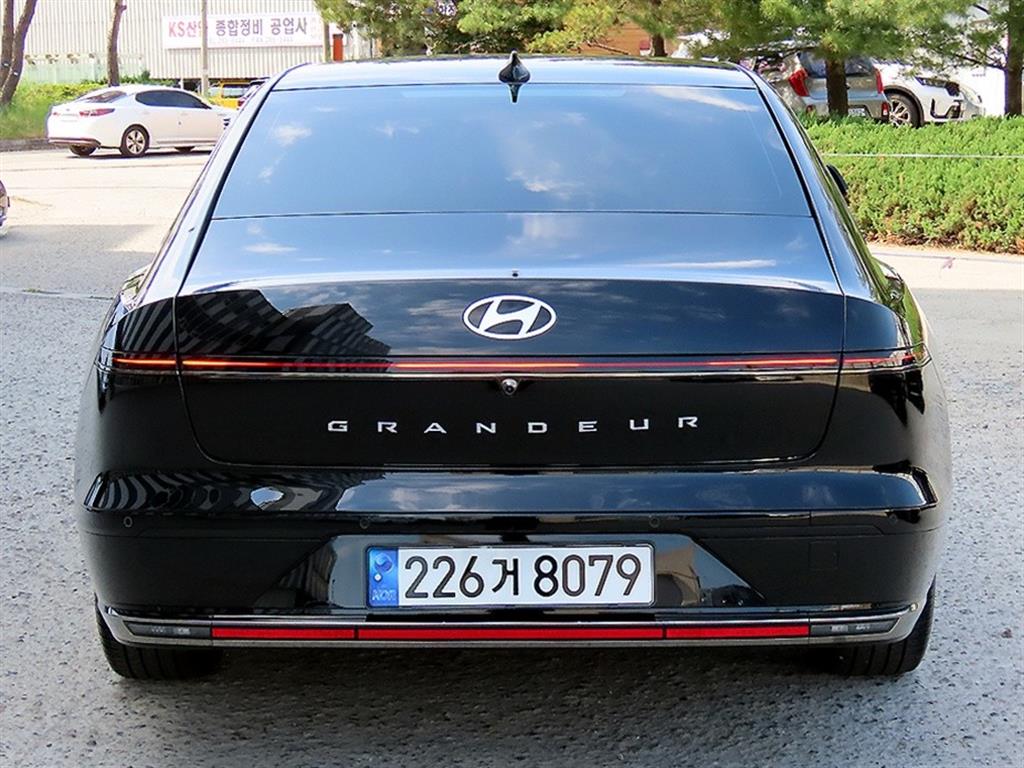 HYUNDAI Grandeur - Vista 5