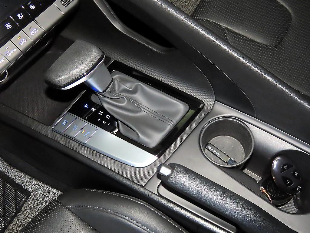 HYUNDAI Avante - Vista 12