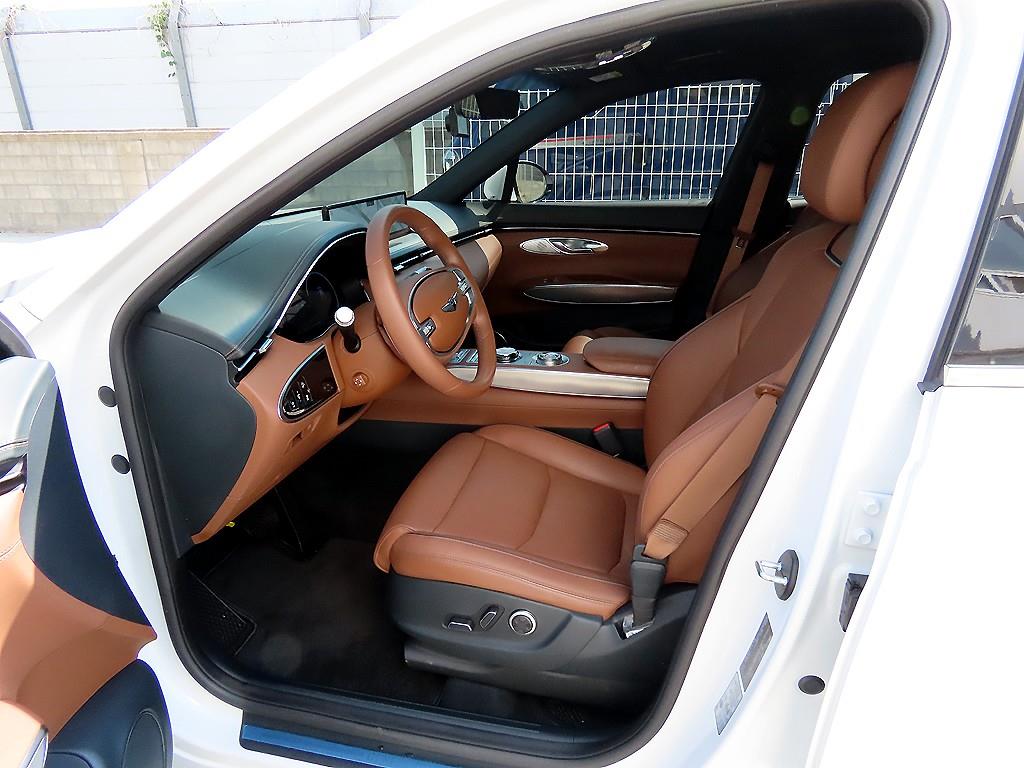 Genesis GV70 - Vista 5