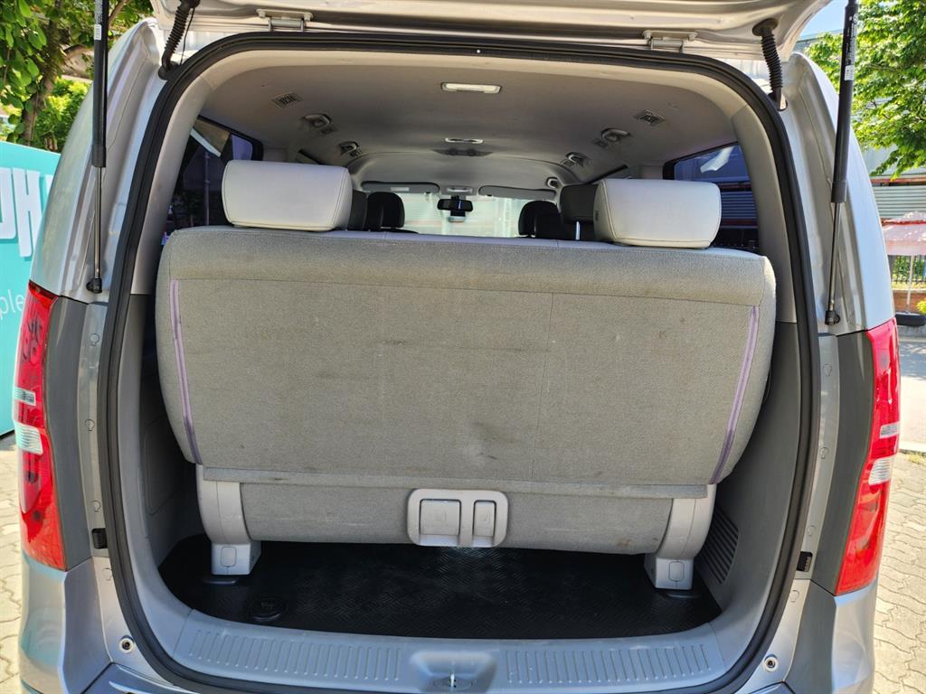 HYUNDAI Starex - Vista 5