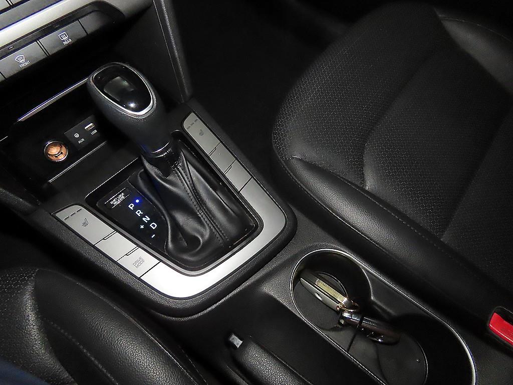 HYUNDAI Avante - Vista 12